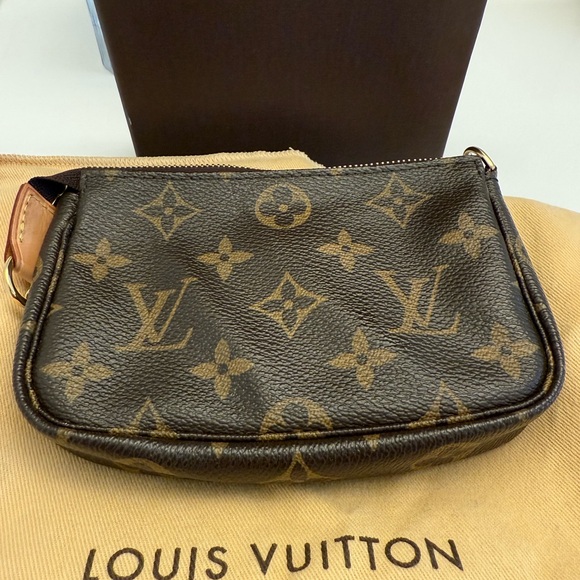 Louis Vuitton Monogram Clutch - Picture 1 of 4